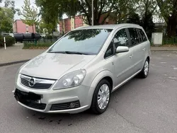 Grau Gebraucht 2008 Opel Zafira Van / Kleinbus | 2.000 € (Fairer Preis)