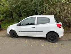 Weiß Gebraucht 2012 Renault Clio IV Campus Limousine | 2.500 € (Fairer Preis)