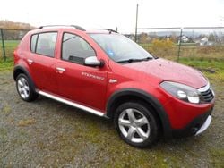 Rot Gebraucht 2011 Dacia Sandero Stepway SUV | 3.950 € (Fairer Preis)