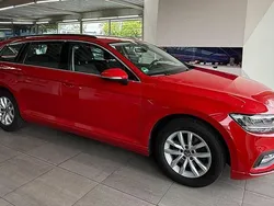 Rot Gebraucht 2022 VW Passat Business Kombi | 16.990 € (Superpreis)