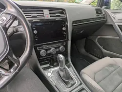 Blau Gebraucht 2019 VW Golf VII Highline Limousine | 13.000 € (Superpreis)