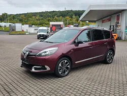Rot Gebraucht 2014 Renault Scénic III Bose Edition Van / Kleinbus | 8.888 € (Etwas zu teuer)