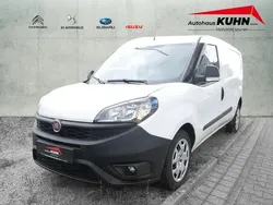 Weiss / bela pastelna Gebraucht 2020 Fiat Doblò Van / Kleinbus | 12.980 € (Etwas zu teuer)