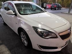 Weiß Gebraucht 2016 Opel Insignia Edition Kombi | 10.100 € (Fairer Preis)