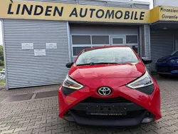Rot Gebraucht 2021 Toyota Aygo Kleinwagen | 8.949 € (Guter Preis)