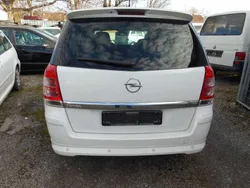 Weiß Gebraucht 2009 Opel Zafira Innovation Van / Kleinbus | 1.300 € (Superpreis)