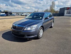 Grau Gebraucht 2011 Skoda Octavia Ambiente Kombi | 3.999 € (Guter Preis)