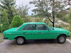Grün Gebraucht 1997 Mercedes E240 | 3.300 €