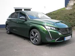 Olivine grün Gebraucht 2023 Peugeot 308 Allure Limousine | 24.990 € (Etwas zu teuer)