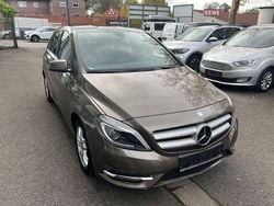Grau Gebraucht 2014 Mercedes B180 Van / Kleinbus | 11.699 € (Guter Preis)