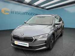 Grau Gebraucht 2024 Skoda Octavia Kombi | 30.199 € (Guter Preis)