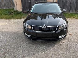 Schwarz Gebraucht 2015 Skoda Octavia Kombi | 12.499 € (Fairer Preis)