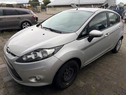 Silber Gebraucht 2012 Ford Fiesta Trend Kleinwagen | 2.390 €