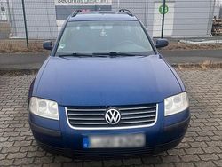 Blau Gebraucht 2001 VW Passat Kombi | 2.500 € (Teuer)