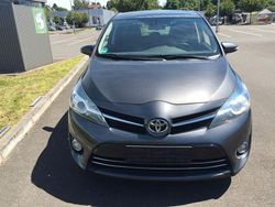 Grau Gebraucht 2013 Toyota Verso Life Van / Kleinbus | 4.998 € (Fairer Preis)