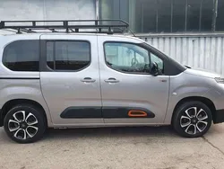 Grau Gebraucht 2019 Citroën Berlingo Feel Van / Kleinbus | 16.000 € (Fairer Preis)