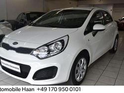 Clear white Gebraucht 2015 Kia Rio Edition 7 Limousine | 4.900 € (Fairer Preis)