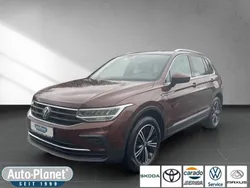 Ginger brown metallic (metallic) Gebraucht 2023 VW Tiguan Life SUV | 33.990 € (Superpreis)