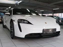 Carreraweiß Gebraucht 2021 Porsche Taycan Limousine | 62.900 € (Fairer Preis)