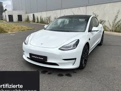 Weiß Gebraucht 2021 Tesla Model 3 Performance Limousine | 33.000 € (Etwas zu teuer)