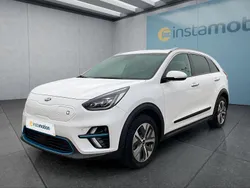 Weiß Gebraucht 2021 Kia e-Niro Spirit SUV | 23.499 € (Fairer Preis)