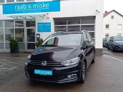 Deep black perleffekt Gebraucht 2017 VW Touran Sound Van / Kleinbus | 20.290 € (Fairer Preis)