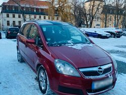Rot Gebraucht 2005 Opel Zafira Van / Kleinbus | 3.499 € (Etwas zu teuer)