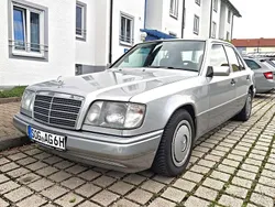 Silber Gebraucht 1994 Mercedes E220 Limousine | 9.990 €