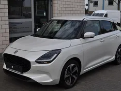 Weiß Gebraucht 2025 Suzuki Swift Comfort+ Limousine | 18.980 € (Teuer)