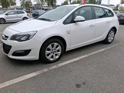 Weiß Gebraucht 2013 Opel Astra Kleinwagen | 4.900 € (Fairer Preis)