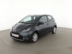 Grau Gebraucht 2015 Toyota Aygo X-play Kleinwagen | 10.090 € (Fairer Preis)