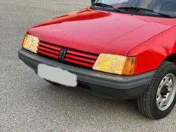 Rot Gebraucht 1987 Peugeot 205 Kleinwagen | 6.500 €