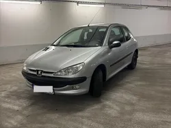 Silber Gebraucht 2005 Peugeot 206 Kleinwagen | 800 €