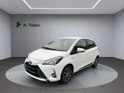 Weiß Gebraucht 2019 Toyota Yaris Hybrid Club Limousine | 17.990 € (Fairer Preis)