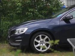 Blau Gebraucht 2014 Volvo V60 Momentum Kombi | 15.000 € (Fairer Preis)