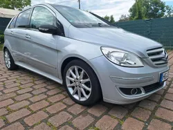 Silber Gebraucht 2025 Mercedes B200 Van / Kleinbus | 3.250 €