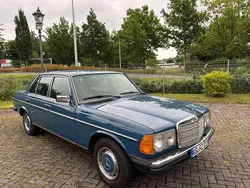 Blau uni Gebraucht 1981 Mercedes 200 Limousine | 14.750 €
