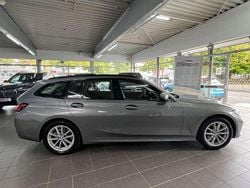 Skyscraper grau Gebraucht 2023 BMW 320 Kombi | 31.300 € (Guter Preis)