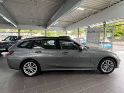 Skyscraper grau Gebraucht 2023 BMW 320 Kombi | 31.950 € (Guter Preis)