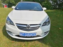 Weiß Gebraucht 2018 Opel Cascada Edition Cabrio | 13.900 € (Etwas zu teuer)