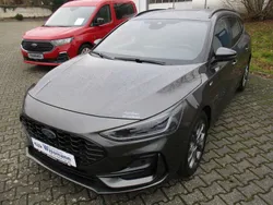 Magneticgrau (metallic) Gebraucht 2023 Ford Focus ST-Line Kombi | 22.990 € (Fairer Preis)