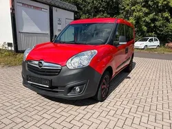 Rot Gebraucht 2018 Opel Combo Selection Van / Kleinbus | 7.180 € (Superpreis)