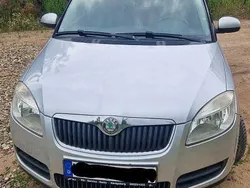 Grau Gebraucht 2009 Skoda Fabia Classic Limousine | 950 € (Guter Preis)