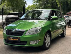 Grün Gebraucht 2012 Skoda Fabia Limousine | 3.999 € (Fairer Preis)