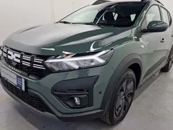 Grau Neu 2025 Dacia Sandero Expression Kleinwagen | 18.850 € (Etwas zu teuer)