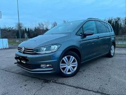 Grau Gebraucht 2015 VW Touran Comfortline Van / Kleinbus | 13.800 € (Teuer)