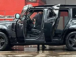Grau Gebraucht 2021 Land Rover Defender SE Dynamic SUV | 55.500 €