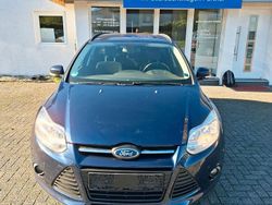 Blau Gebraucht 2014 Ford Focus Champions Edition Kombi | 5.850 € (Fairer Preis)