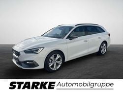 Weiß Gebraucht 2024 Seat Leon FR-Line Limousine | 26.440 € (Guter Preis)