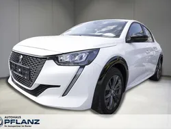 Weiss Gebraucht 2022 Peugeot e-208 Active Kleinwagen | 15.590 € (Fairer Preis)